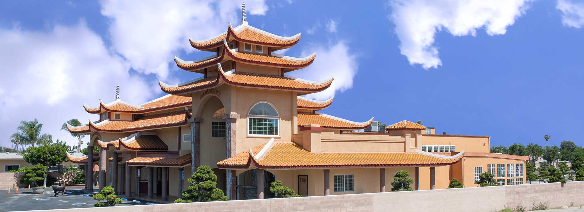 toan-dien-canh-chua-west